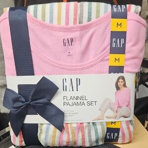 GAP Pink Flannel Womens M Pajama Set